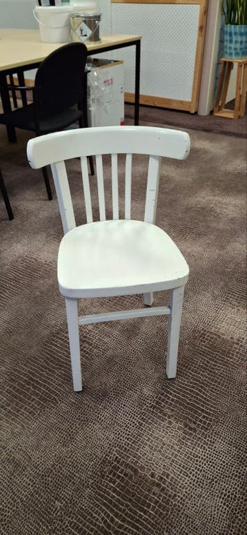 6 stuks gratis witte stoelen