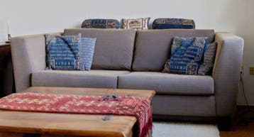 GRATIS 2,5-zits bank donkerblauw met beige, goede staat