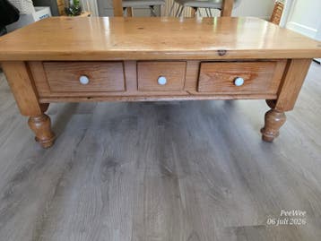 Robuuste grenen salontafel met 3 lades
