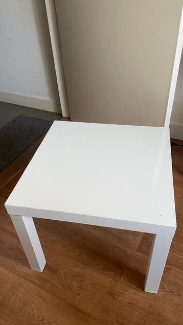 Witte IKEA salontafel - Strak en functioneel design