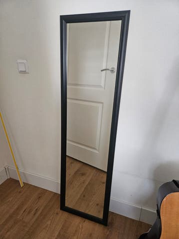 Wall mirror black