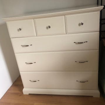 Gratis af te halen: Crèmekleurige ladekast