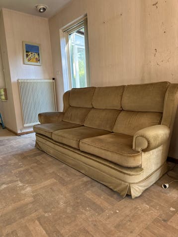 Comfortabele driepersoonsbank in retro stijl
