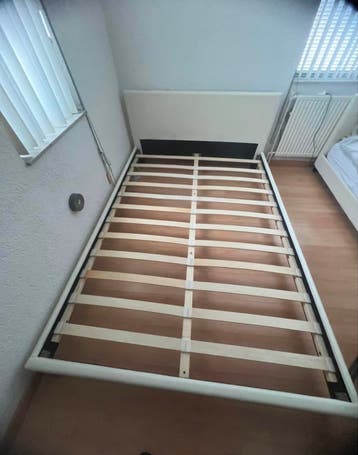 Leather look bed 140200