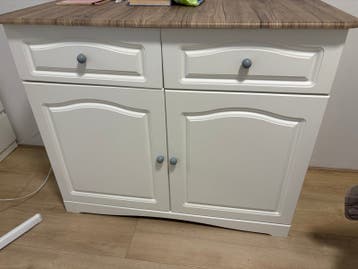 Witte kast met houtlook blad en lades
