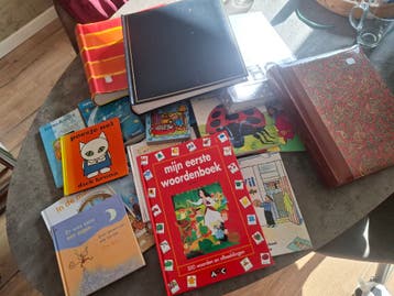 Gratis ophalen: 10 babyboeken/peuterboek en 4 fotoalbums