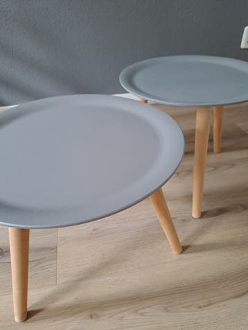 2 grijze bijzettafeltjes, gratis afhalen