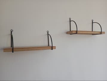 Set van 2 houten wandplanken met metalen beugels