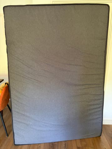 Matras 140x200, uiterlijk dinsdagavond ophalen