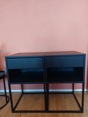 Set van 2 zwarte nachtkastjes van Ikea. GRATIS