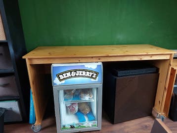 Gratis degelijk houten bureau - zelf ophalen van zolder