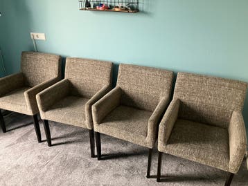 Set van 4 gestoffeerde eetkamerstoelen met armleuningen