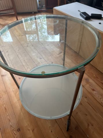Gratis! Glazen bijzettafel 50x62