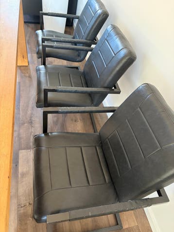 6 zwarte leren stoelen, comfortabe