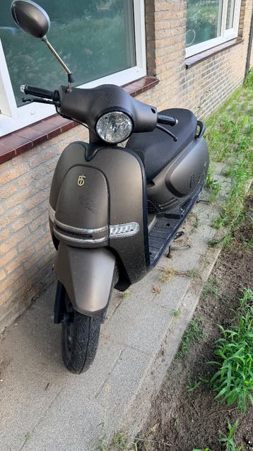 BTC CEO New 50cc 4-takt EURO4 scooter (Gas geven werkt niet)