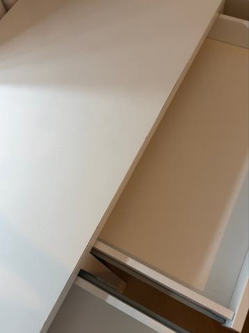 Make-up tafel GRATIS OPHALEN MOET ZSM WEG