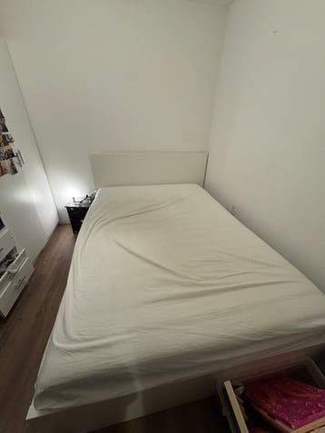 Wit bedframe inclusief lattenbodems (zonder matras)