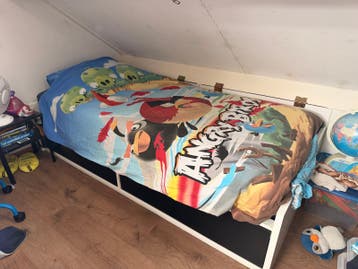 Wit bed met 2 zwarte lades - Gebruikt, prima staat