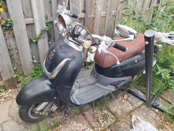 Zwarte Scooter - Opknapper of voor onderdelen