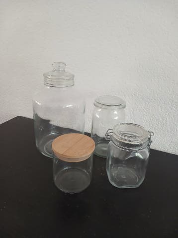Glazen voorraad potten