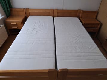 Gratis afhalen tweepersoonsbed met nachtkastjes  160x200cm