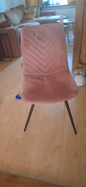 Mooie designstoel, eetkamerstoel, poot verbogen