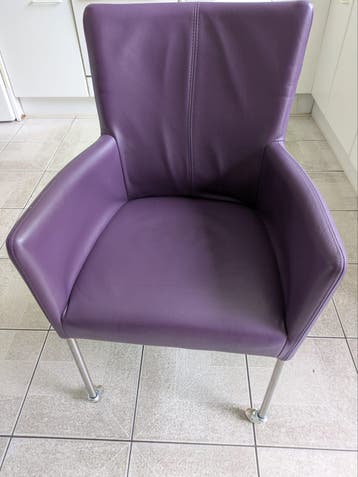 Gratis 4x Paarse Eetkamerstoelen - Modern Design