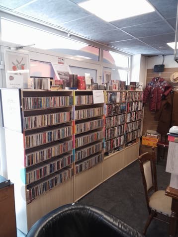 7x gratis opbergkasten voor bv: cd/dvd enz.