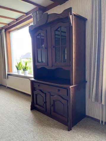 Mooie houten kast in goede staat