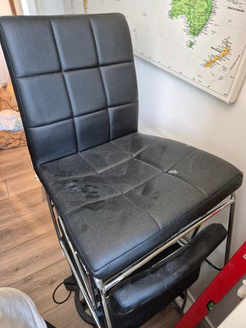 4 stoelen gratis op te halen