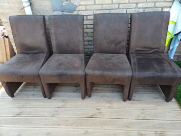 Gratis! Set van 4 bruine eetkamerstoelen