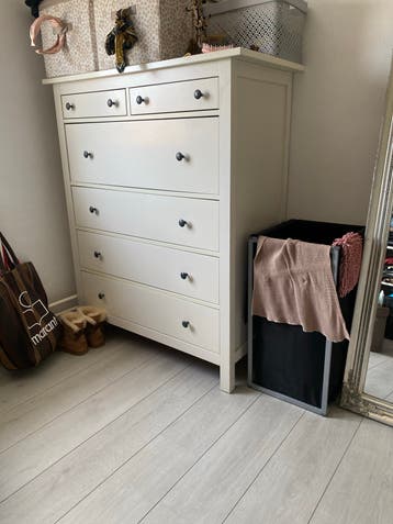 Witte ladekast met 6 lades 132x 110x 31 cm