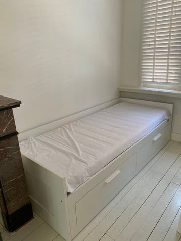 Gratis eenpersoons day bed met opbergruimte