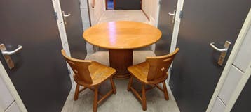 Gratis af te halen tafel + stoelen