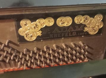 Antieke piano