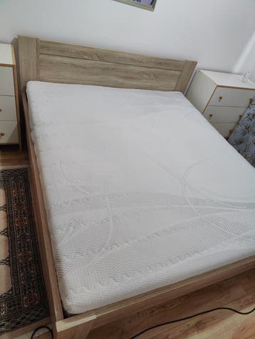 Slaapbed 180x200 cm GRATIS