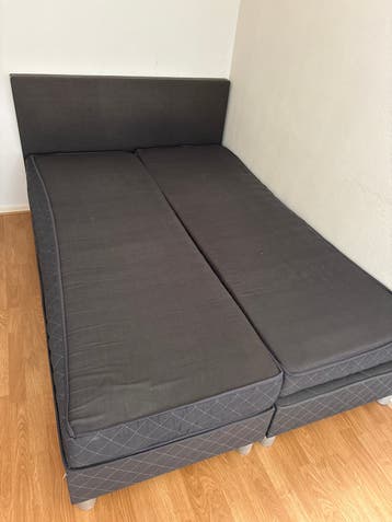 Boxspring bed met matrassen - Wegens emigratie