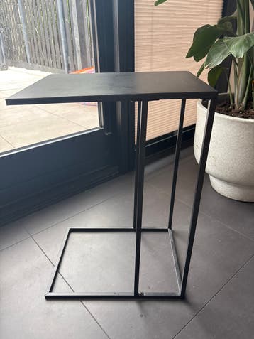 Strakke zwarte bijzettafel - Modern design
