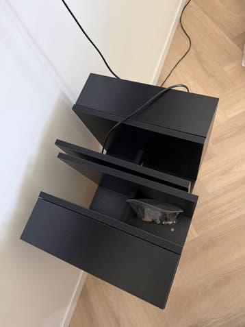 Zwart wandmeubel/nachtkastje met lades