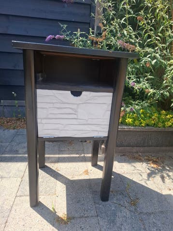 GRATIA OPHALEN Zwart bijzettafeltje met opbergruimte
