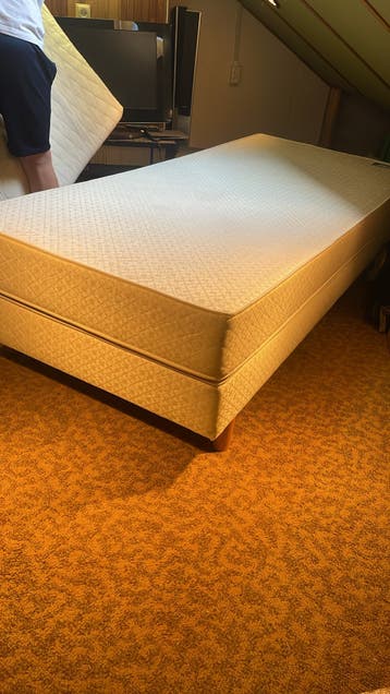 Eenpersoons boxspring met matras