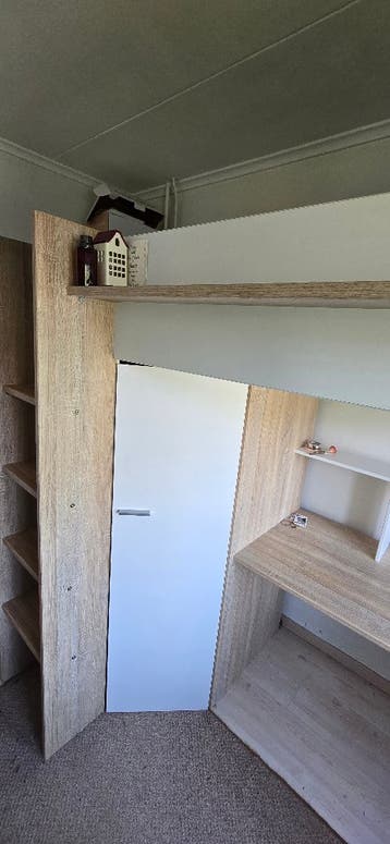 Hoogslaper met bureau