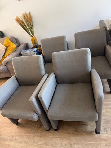 4 eetkamer stoelen (stof)