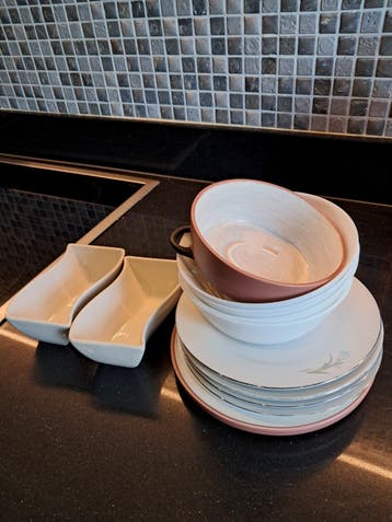 Servies set: kommen, schalen en borden