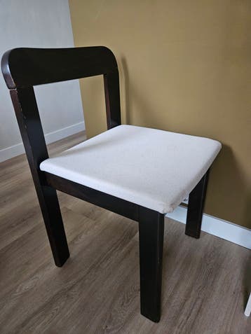 Set van 4 donkerbruine houten stoelen