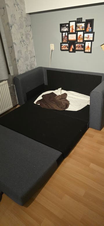 Comfortabele slaapbank - buro met stoel