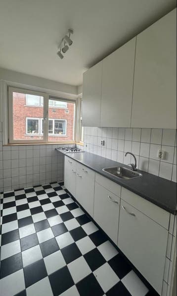 Complete keuken met gasfornuis en spoelbak