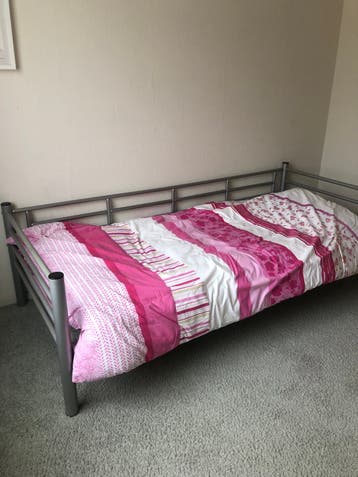 Eenpersoons bed 200x80 - Grijs metalen frame