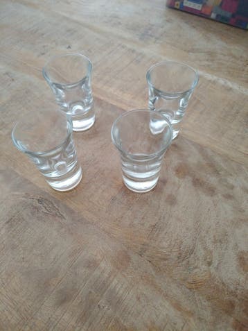 4 gratis borrelglaasjes.
