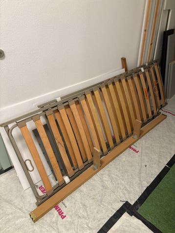 Wit bed 140x200cm met verstelbare lattenbodems